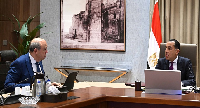 رئيس الوزراء يتابع الموقف التنفيذى لمشروع مبنى 4 بمطار القاهرة الدولى