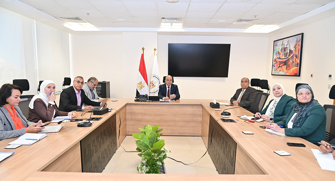 بالصور .. وزير الرى يتابع أعمال الصيانة والتأهيل الجارية لحائط رشيد البحرى