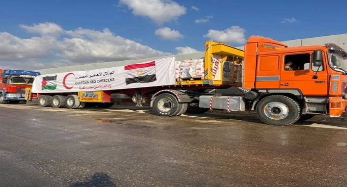 الهلال الأحمر المصرى يطلق قافلة «زاد العزة» الـ 61 إلى غزة