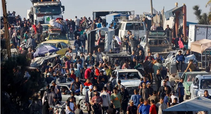 لليوم الثانى على التوالى .. آلاف النازحين الفلسطينيين يواصلون رحلة العودة إلى ديارهم