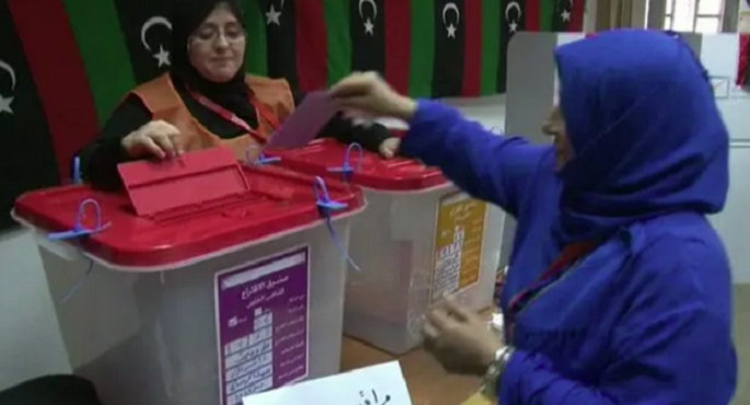الليبيون يدلون بأصواتهم لاختيار 16 مجلسًا بلديًا جديدًا