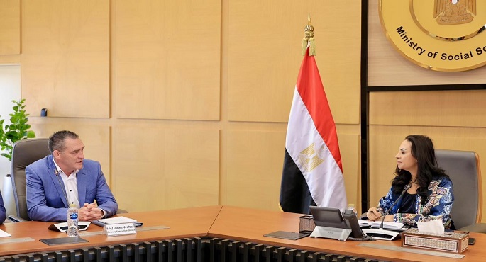 وزيرة التضامن تناقش مع شركة “أوتوبوك” الألمانية مشروع توطين صناعة الأطراف الصناعية