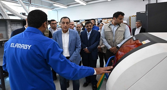 رئيس الوزراء يتفقد مركز البحوث والتطوير بمجموعة العربي بمدينة بنها خلال زيارته للقليوبية