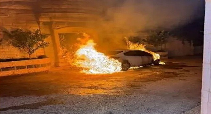 مستوطنون إسرائيليون يحرقون مركبات فلسطينيين شرقى رام الله