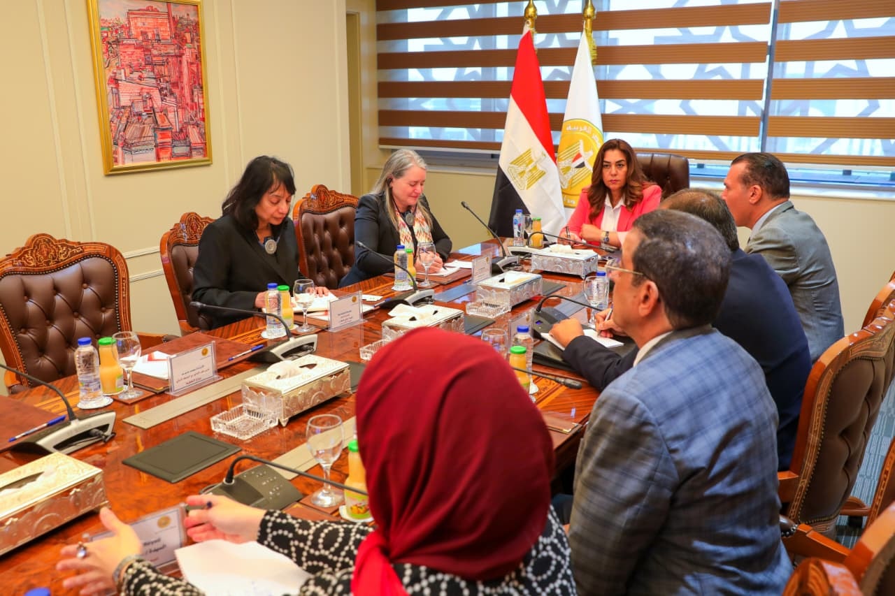 وزيرة التنمية المحلية تبحث مع مجموعة البنك الدولي نتائج برنامج صعيد مصر