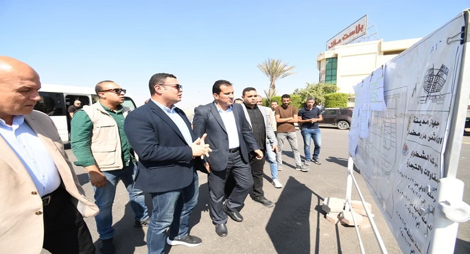 وزير الإسكان يتفقد الطرق والمحاور والميادين بمدينة العاشر من رمضان لمتابعة الأعمال التى تم وجارٍ تنفيذها