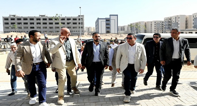 وزير الإسكان يتفقد مشروع المبادرة الرئاسية “سكن لكل المصريين” بالعبور الجديدة
