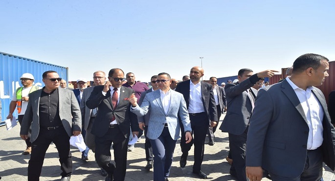 وزير الاستثمار يتفقد ميناء العين السخنة ويتابع سير العمل بمنظومة الفحص المشترك