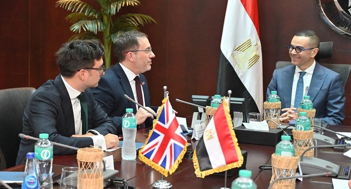 وزير الاستثمار والتجارة الخارجية يبحث مع السفير البريطانى بالقاهرة سبل دعم الشراكة الاقتصادية