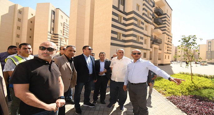 وزير الإسكان يتفقد وحدات المبادرة الرئاسية “سكن لكل المصريين” بمدينة العاشر من رمضان