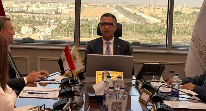 وزير التموين يتابع استقرار الأسواق بعد تطبيق الأسعار الجديدة للمنتجات البترولية