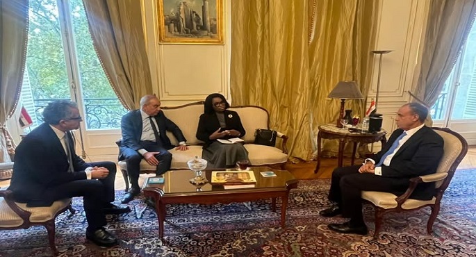 خلال زيارته إلى باريس.. وزير الخارجية يشيد بدعم الجابون وموريشيوس للمرشح المصرى لمنصب مدير عام اليونسكو
