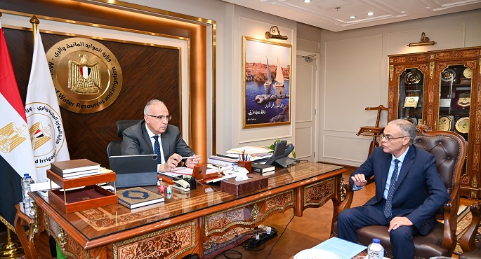 وزير الرى يتابع حالة محطات رفع المياه ومجهودات مصلحة الميكانيكا والكهرباء