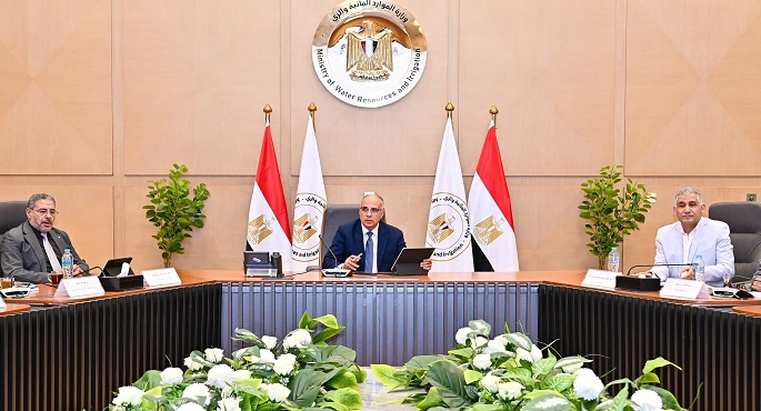 وزير الرى يؤكد أهمية رفع معدلات الأداء والإسراع فى اتخاذ القرارات وتحقيق اللامركزية