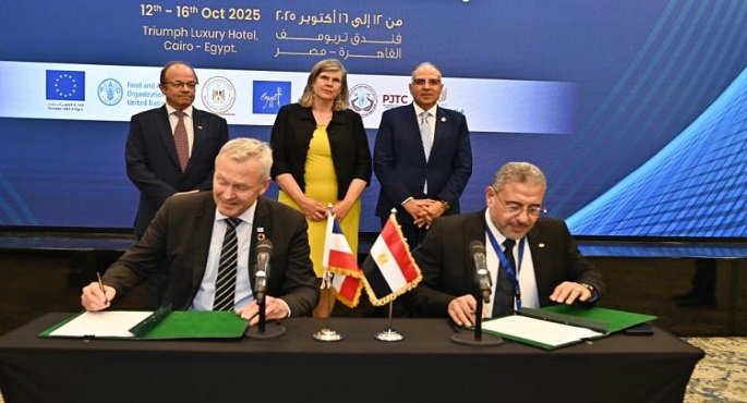 وزير الرى يشهد توقيع بروتوكول تعاون بين القومى لبحوث المياه ومعهد “IHE-Delft” الهولندى