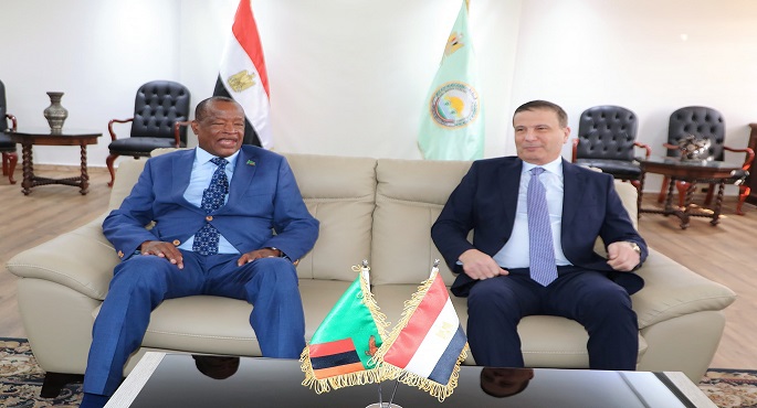 بالصور.. وزير الزراعة ووزير الداخلية الزامبى يناقشان موقف المزارع المصرية المشتركة