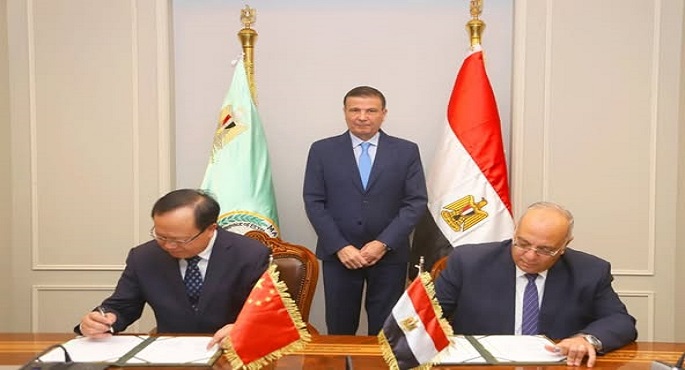 بالصور.. وزير الزراعة يشهد توقيع بروتوكول تعاون بين “بحوث الصحراء” و”الأكاديمية الصينية للعلوم”