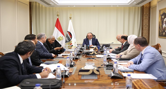 وزير قطاع الأعمال يبحث سبل تعزيز التعاون بين القطاعين العام والخاص فى المشروعات السياحية والفندقية