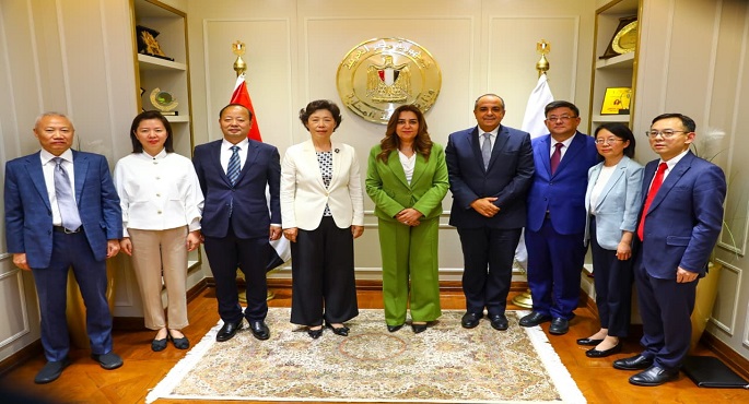 وزيرة التنمية المحلية تبحث مع وفد من مقاطعة سيتشوان الصينية مجالات التعاون المشتركة بين الجانبين