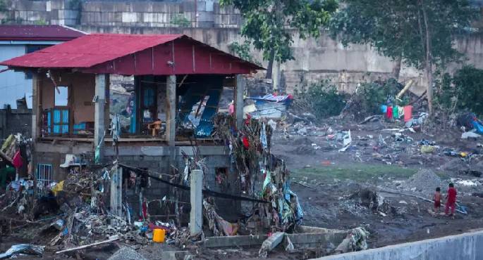 مقتل وإصابة 12 شخصا جراء الإعصار “كالمايجى” فى فيتنام