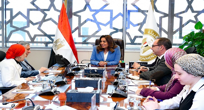 د. منال عوض تبحث مع مدير مركز التميز للدراسات البحثية والتطبيقية للتغيرات المناخية خطط التطوير