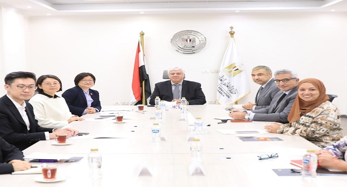 وزير التعليم العالى يبحث سبل تعزيز التعاون مع وفد الجامعة المفتوحة فى الصين
