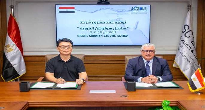 باستثمارات 212 مليون جنيه.. رئيس “اقتصادية قناة السويس” يوقّع عقد شركة كورية لصناعة الملابس الجاهزة