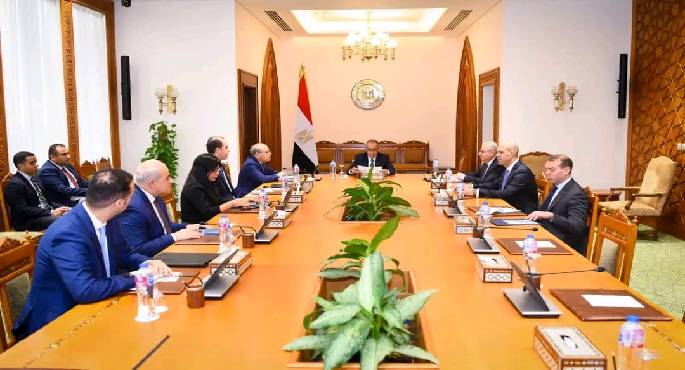 وزير الخارجية يلتقى بكل من القطاع الآسيوى وإدارة البحوث والتقديرات والتخطيط السياسى وإدارة الأزمات
