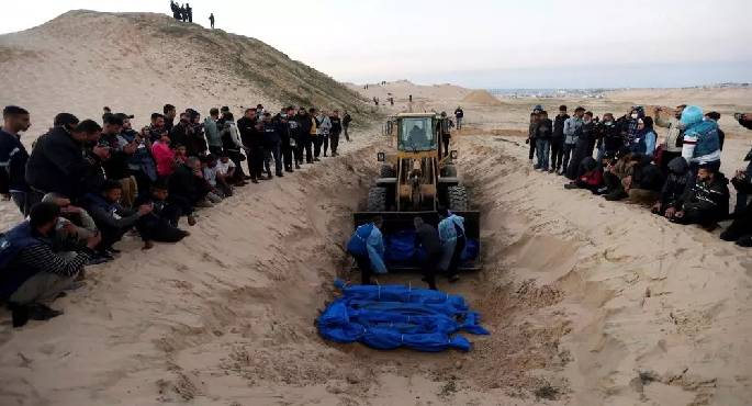 مصادر طبية فلسطينية: الاحتلال الإسرائيلى يسلم 45 جثمانا لشهداء من قطاع غزة