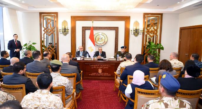 وزير الخارجية يستقبل الدارسين الأجانب فى وفد كلية الدفاع الوطنى بالأكاديمية العسكرية