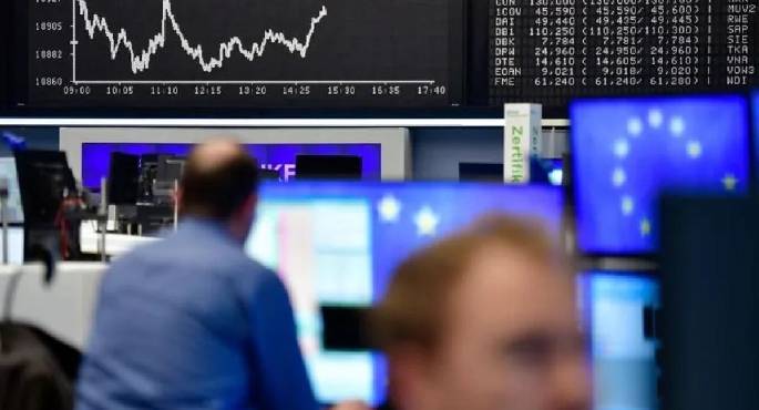 مؤشرات الأسهم الأوروبية تفتتح على انخفاض مع استمرار التقلبات العالمية