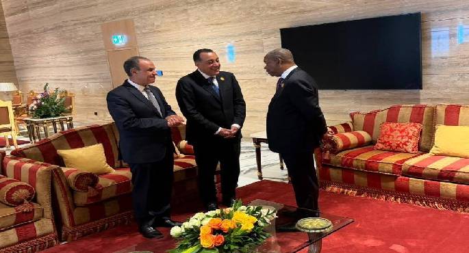 رئيس أنجولا يستقبل رئيس الوزراء خلال مشاركته فعاليات القمة السابعة