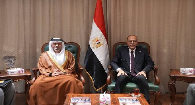 وزير العمل يبحث مع السفير الإماراتى تعزيز التعاون فى مجالات التدريب وتنقل الأيدى العاملة