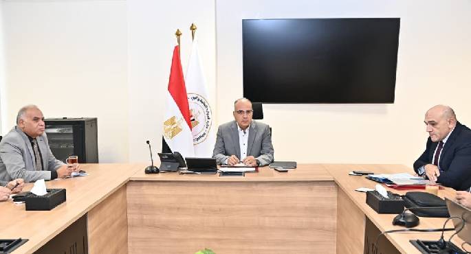وزير الرى يتابع مشروع مسار نقل مياه الصرف الزراعى لمحطة المعالجة بالدلتا الجديدة