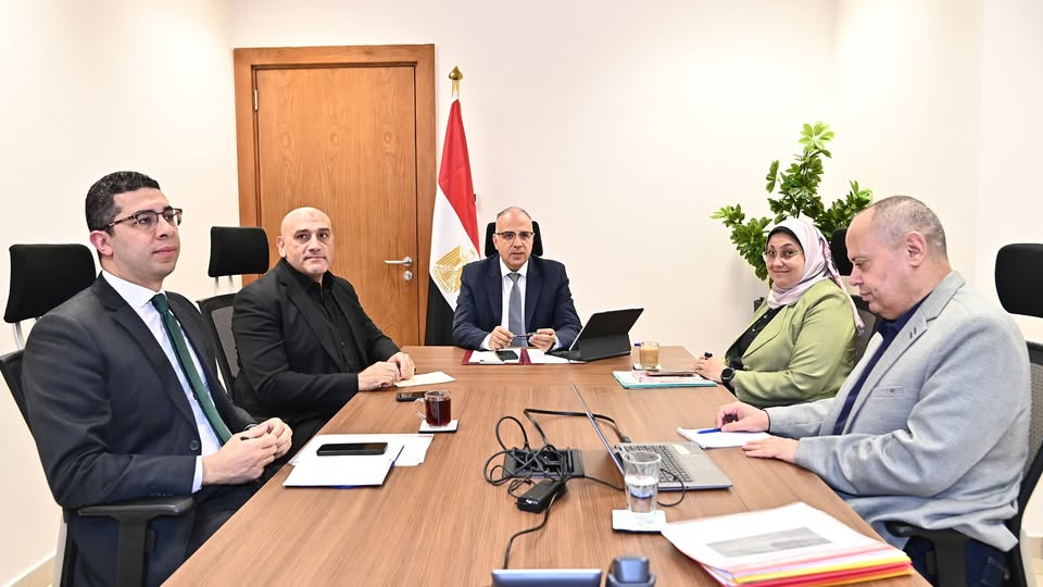 وزير الرى يتابع إجراءات تعزيز مبادئ الحوكمة والشفافية بالوزارة ومحاربة الفساد