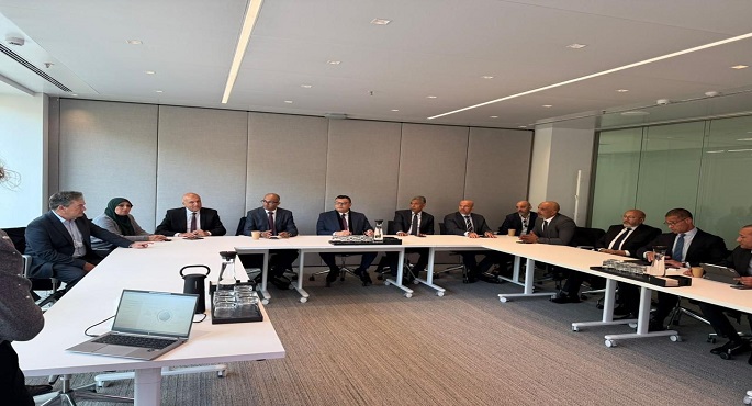 وزير الإسكان يبحث تعزيز التعاون مع “أكسيونا” الإسبانية فى مشروعات المياه والتحلية