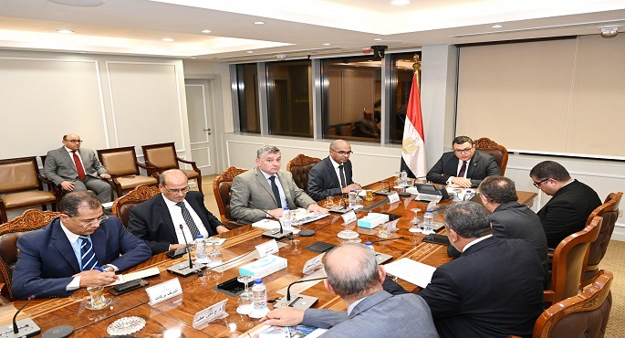 وزير الإسكان يتابع آخر مستجدات المشروعات التي تنفذها المقاولون العرب ضمن المبادرة الرئاسية “حياة كريمة”