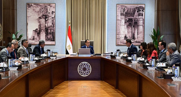 رئيس الوزراء يتابع الموقف التنفيذى لتطوير المناطق المحيطة بمنطقة هضبة الأهرامات