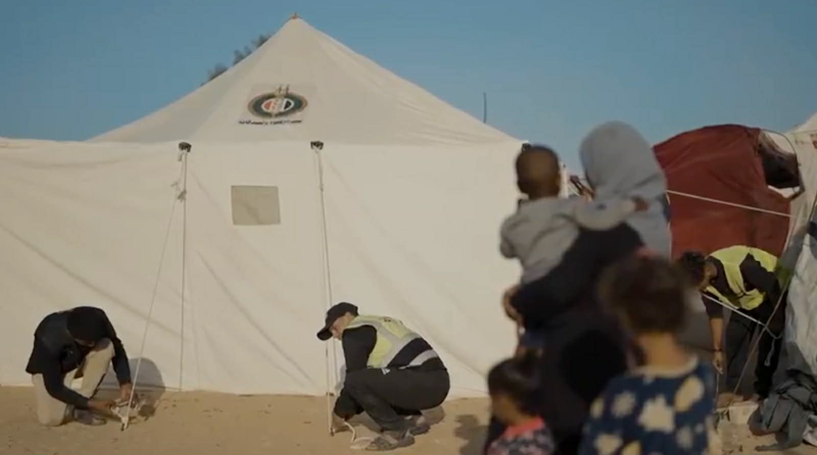 «بيت الزكاة » ينتهى من تسليم مساعدات الدُّفْعة الأولى من شاحنات القافلة الإغاثية الـ12 إلى غزة