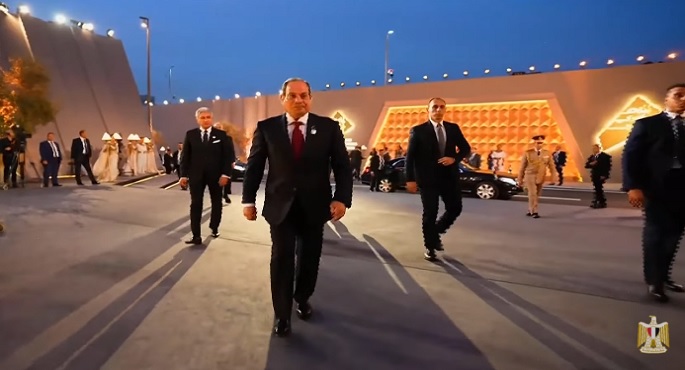 بالفيديو.. لحظة وصول الرئيس السيسى إلى الاحتفالية الأسطورية لافتتاح المتحف المصرى الكبير