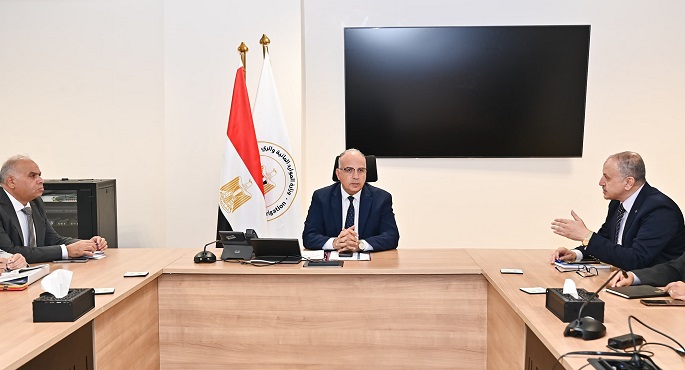 وزير الرى يبحث إجراءات التعامل مع ارتفاع مناسيب مياه البحر المتوسط نتيجة للتغيرات المناخية