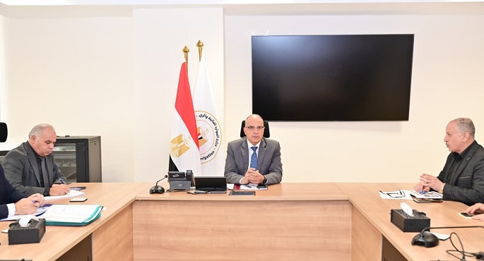 وزير الرى يبحث حالة منظومة الرى والصرف بمحافظة الفيوم