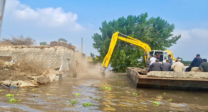 تواصل حملات إزالة التعديات على مجرى نهر النيل وبدء تنفيذ “المشروع القومي لضبط النيل” بفرع رشيد”