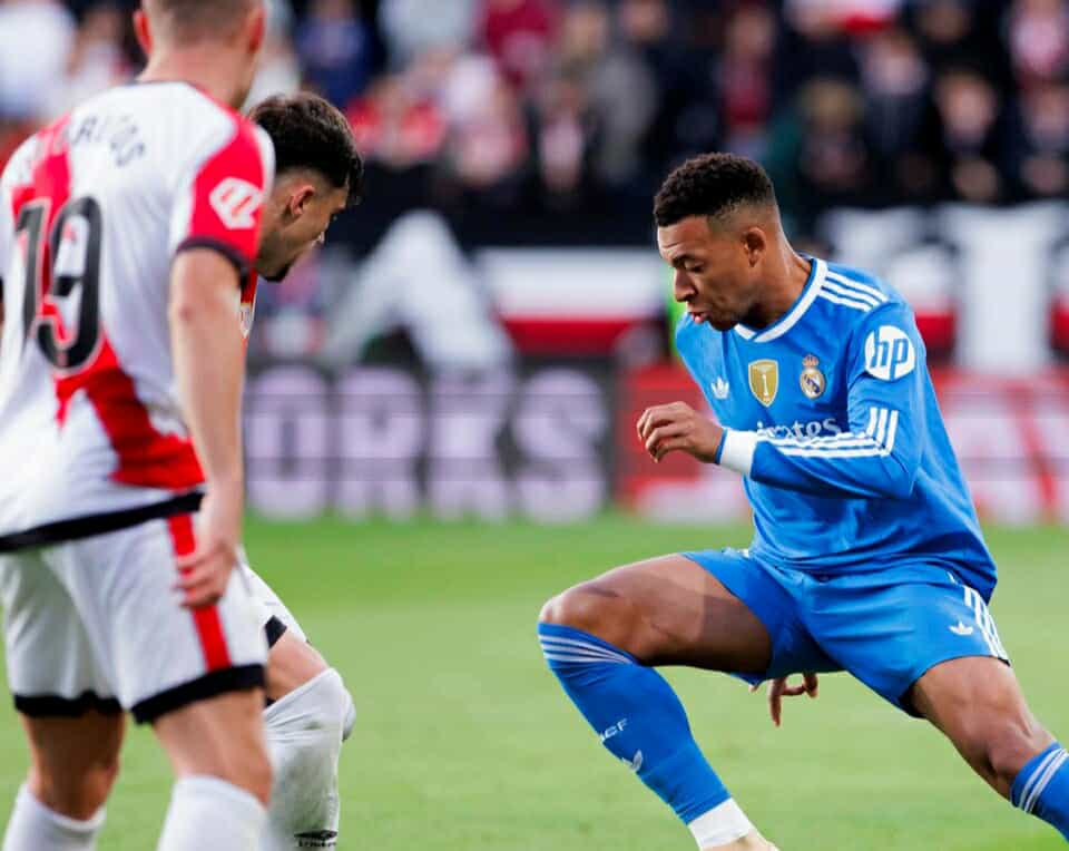 ريال مدريد يفقد نقطتين ثمينيتن في صراعه على صدارة الليجا بتعادله السلبى مع رايو فاليكانو
