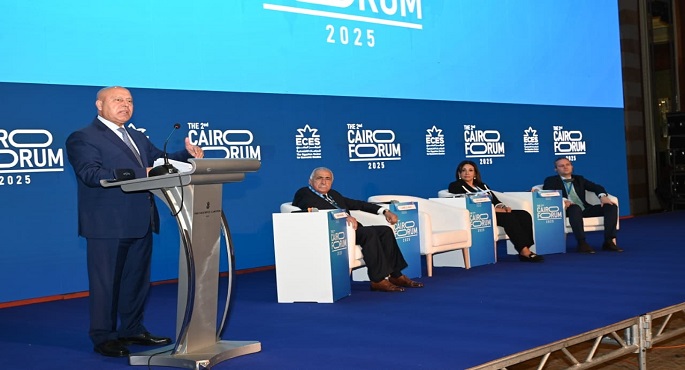 خلال كلمته بمنتدى القاهرة كامل الوزير يستعرض جهود الدولة في مجالى الصناعة والنقل خلال العامين الماضيين