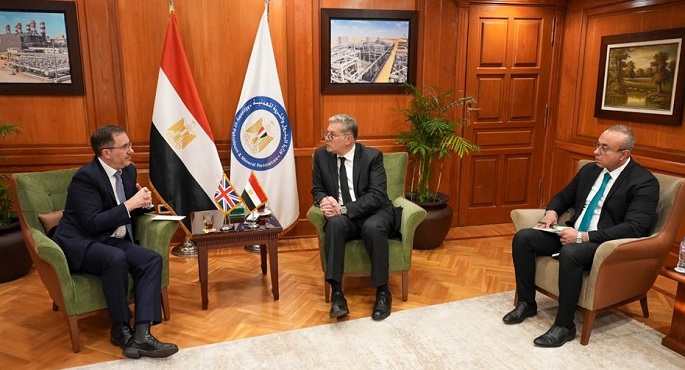 مباحثات مصرية بريطانية فى مجالى البترول والتعدين