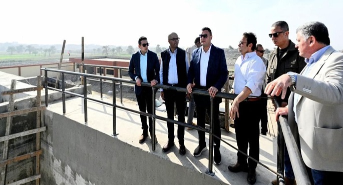 وزير الإسكان ومحافظ الفيوم يتفقدان توسعات محطة معالجة “كحك” بمركز يوسف الصديق