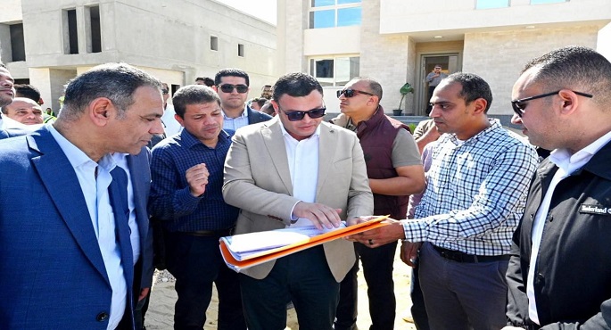 بالصور.. وزير الإسكان يتفقد مشروعى الساحل الشمالى والعلمين الجديدة