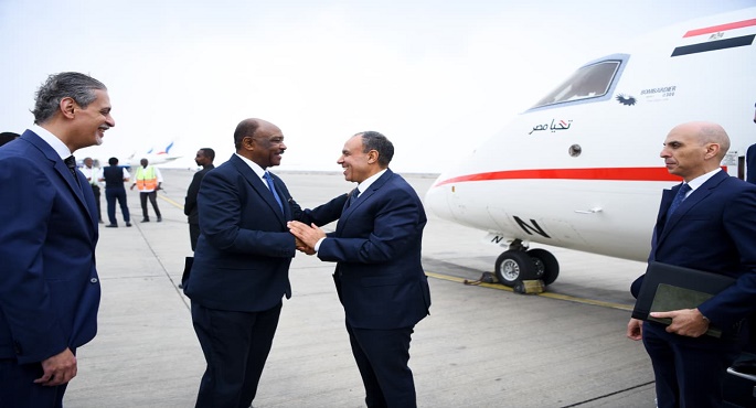 وزير الخارجية يصل إلى بورسودان ويستقبله نظيره السودانى