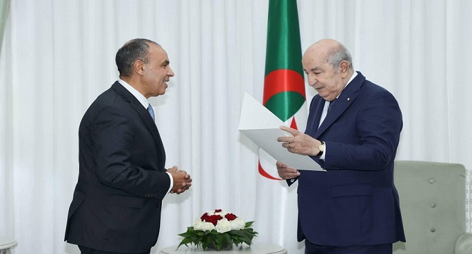 وزير الخارجية يسلم الرئيس الجزائرى رسالة خطية من الرئيس السيسى